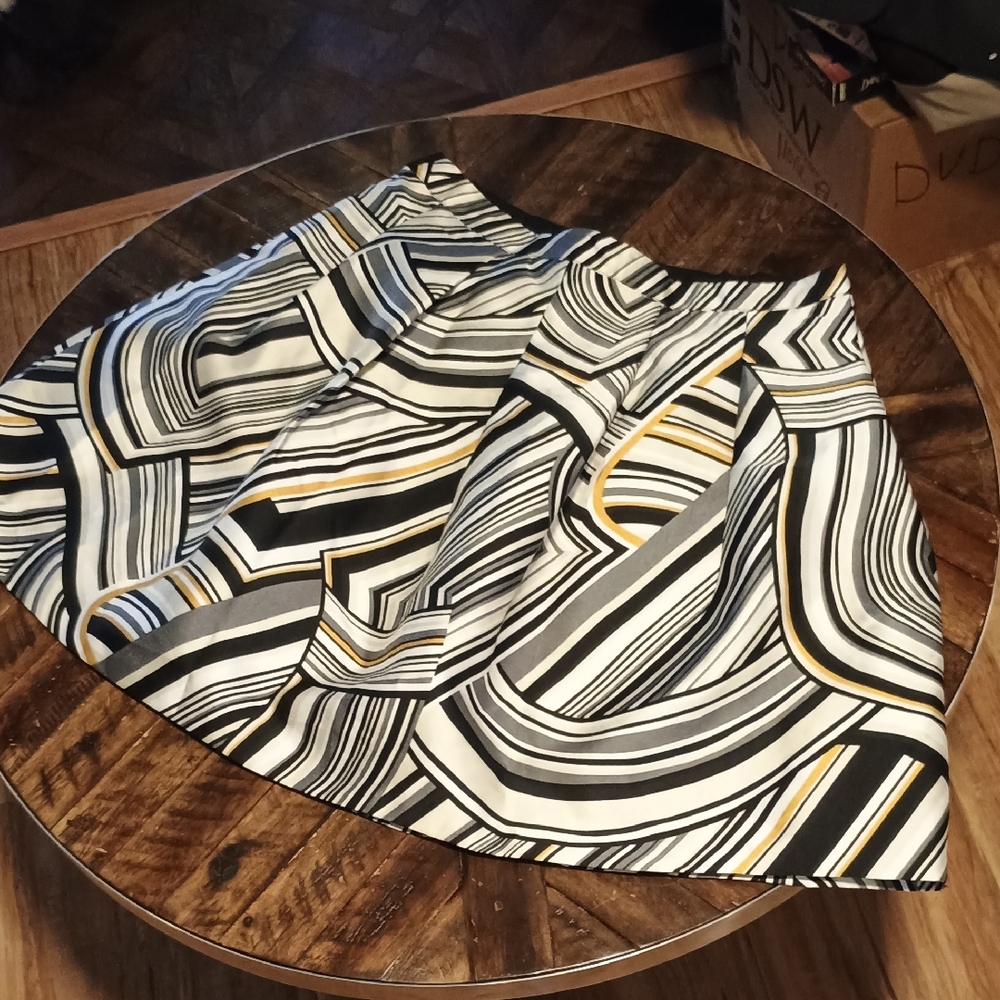 LANE BRYANT SZ 18 WOMEN'S STRIPED CLASSIC DESIGN SKIRT BLACK AND MUSTARD